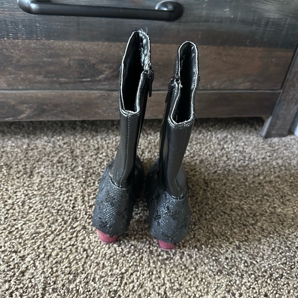 Disney Purple girls  Cape with Black Accents. - Picture 16 of 16